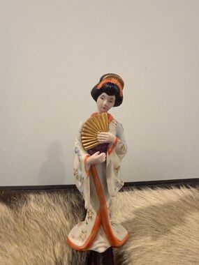 Small Hand-Painted Porcelain Geisha Figurine in White and Orange with Gold Fan